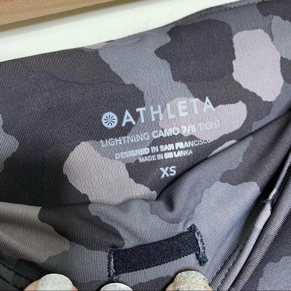 Athleta Supersonic Black Camo Camouflage Lightning 7/8 Tight Leggings Size XS - Picture 4 of 11